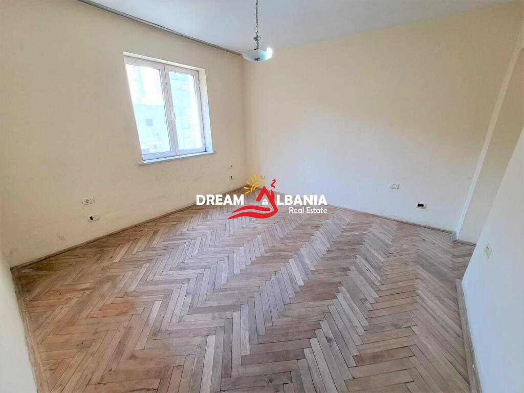 Appartamento 3+1 in vendita vicino al Mercato Elettrico vicino al Museo delle Scienze Naturali a Tirana (ID 4139150)