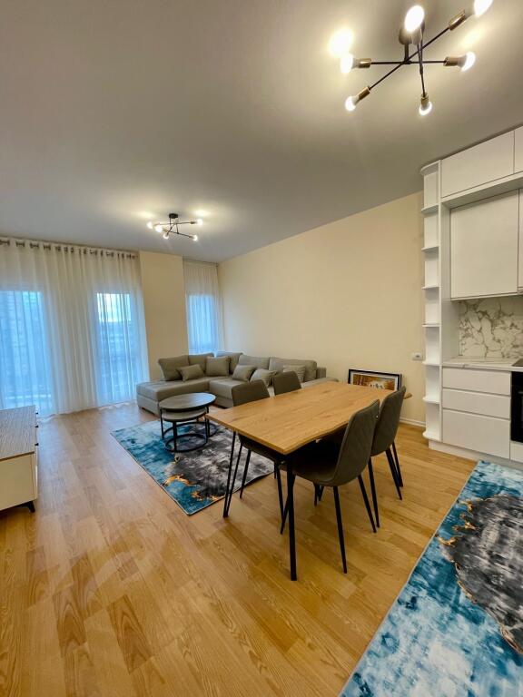 Zogu i Zi,JEPET APARTAMENT ME QERA 1 +1  .