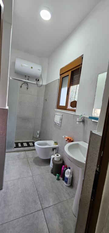 SHITET APARTAMENT OKAZION MALI ROBIT, GOLEM