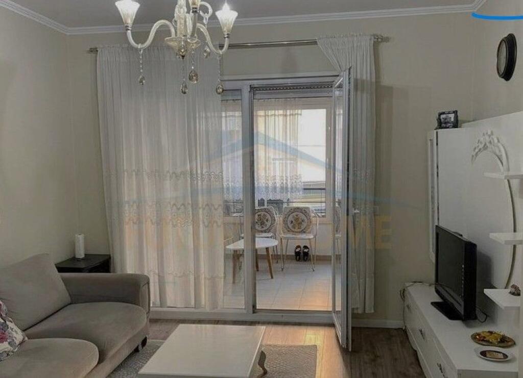 Shitet – Apartament 2+1+2, pranë Restorant "Fresku", Tiranë