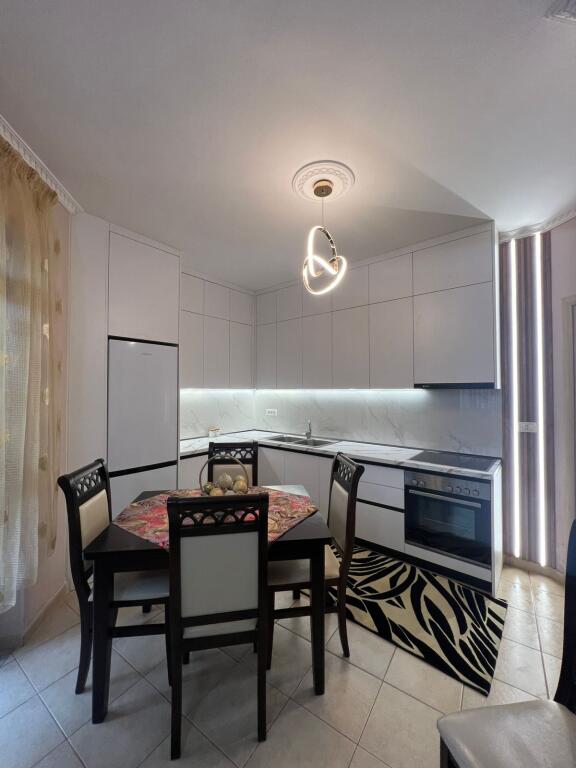 Apartament 1+1 me qera, Unaza e Re