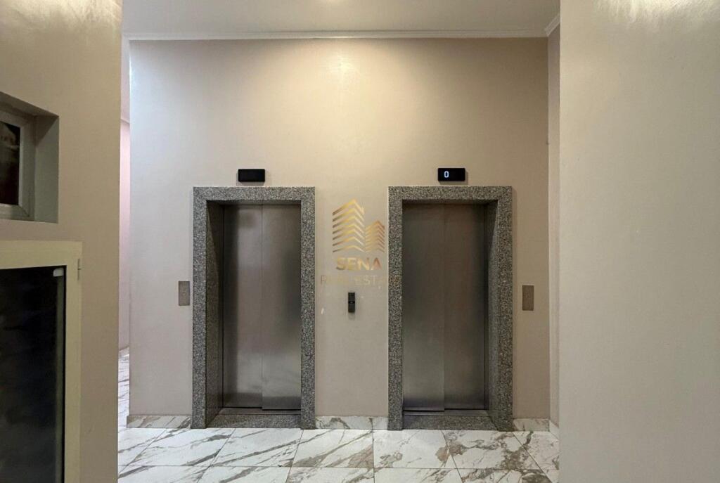 Affitto, Spazio commerciale/ufficio, Comune di Parigi, 1000 Euro/mese