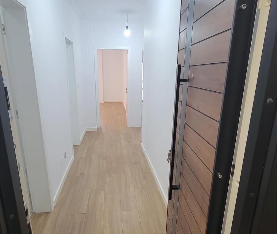 Apartament 2+1 per shitje 📍Te rruga e Bogdaneve, prane kishes Katolike, afer qendres