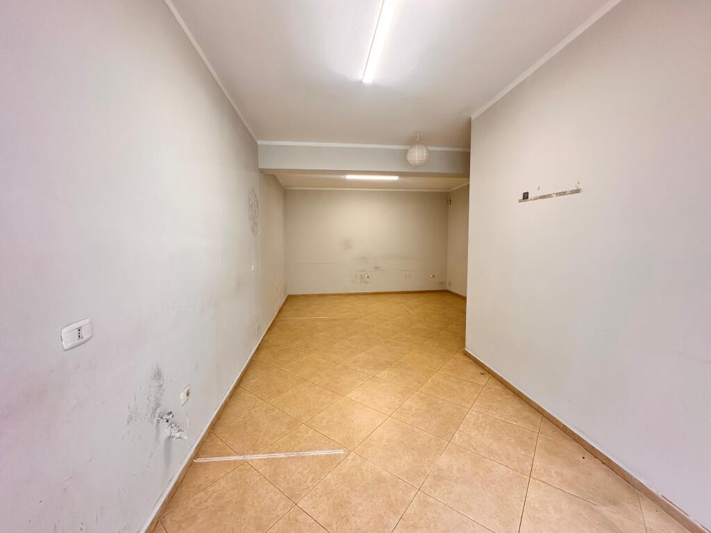 🏢 Jepet me qira Apartament 2+1 për Biznes – Zona e Parkut (Pallati i Anxhelos), pranë Condor Center