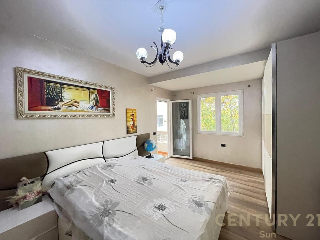 VILE PER QIRA PRANE RR. MUHAMET GJOLLESHA!