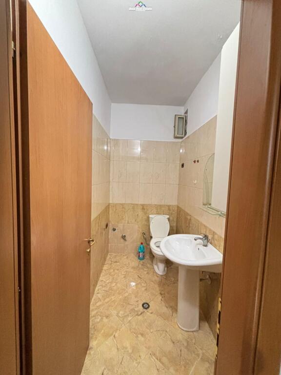 Ufficio in Affitto 2+1 a Myslym Shyri (ID BZ2741) Tirana