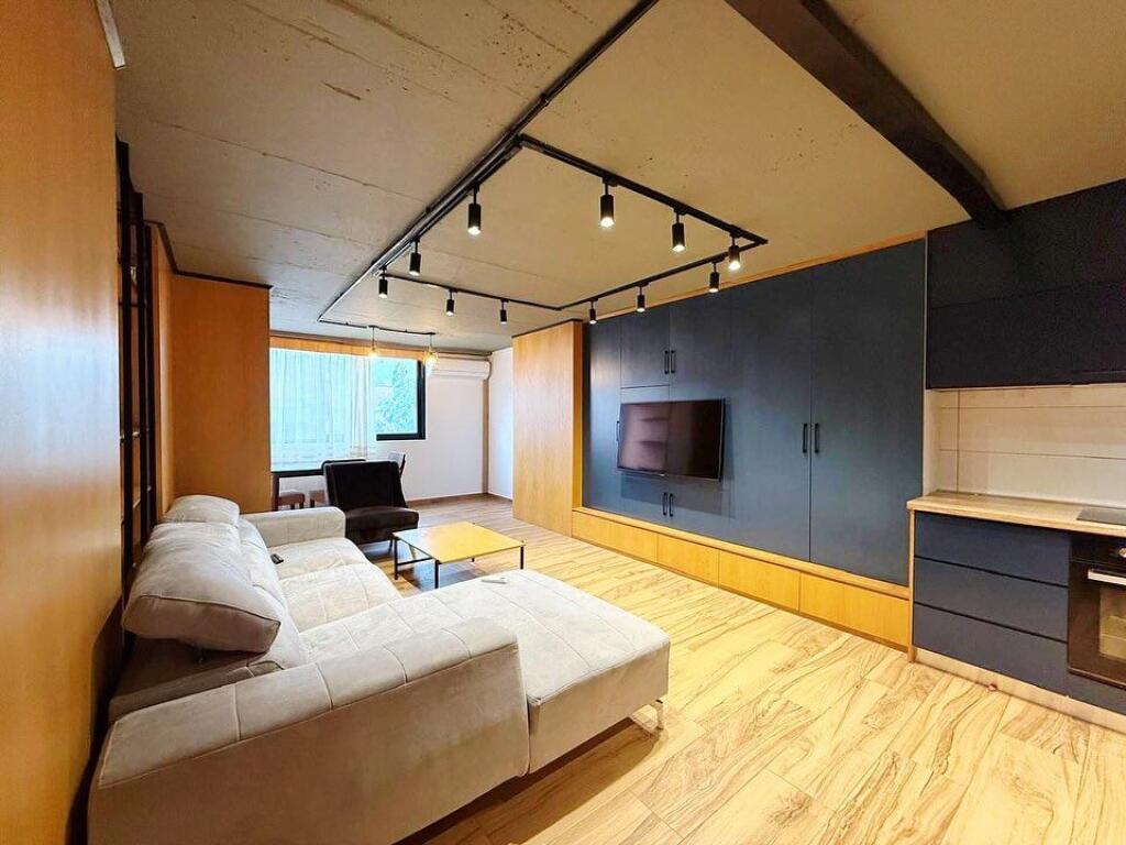 Perballe me Spitalin Amerikan 3,  Shesim apartament duplex