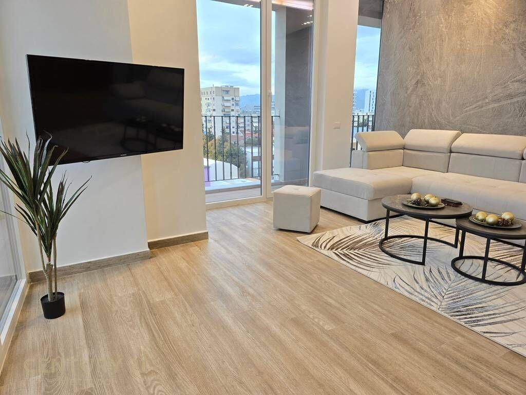 Super 2+1+2+parking space apartment for rent on Riza Cerova street!