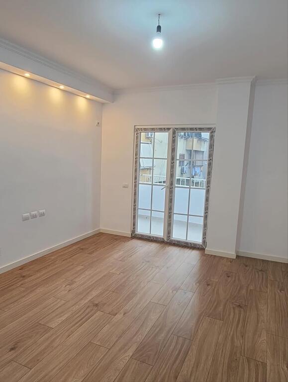 Apartament 2+1 per shitje 📍Te rruga e Bogdaneve, prane kishes Katolike, afer qendres