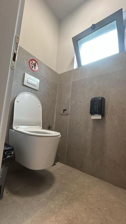 SHITET AMBIENT BIZNESI 76 M2 ALI DEMI 330.000 EURO