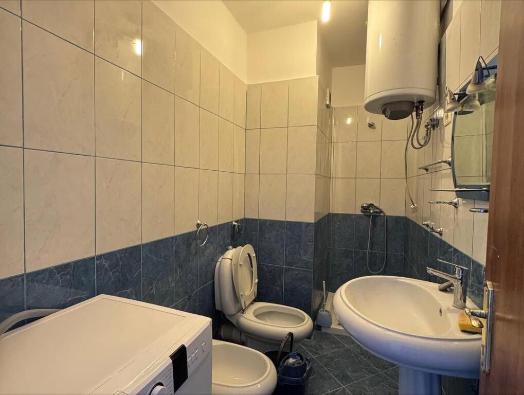 Jepet me Qera Apartament 2+1 Pallati Globe📍Rr Kavajes