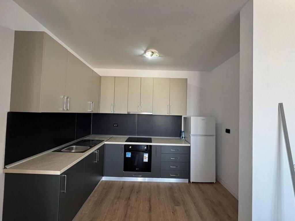 Jepet me Qera Apartament 2+1 Pallati Globe📍Rr Kavajes