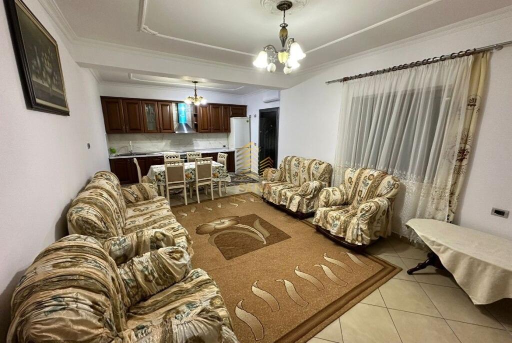 Qira, Hyrje Private 2+1+3Poste Parkimi, 5 Maji, 60.000 Lek/muaj