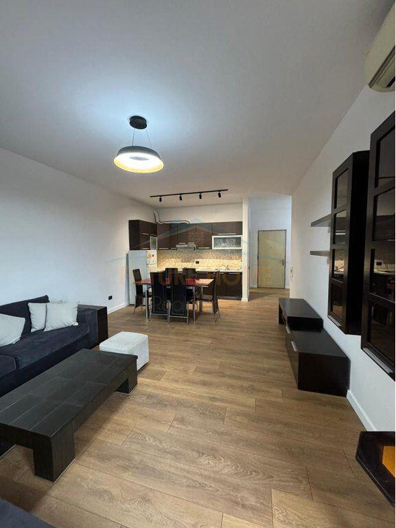 Shitet, Apartament 2+1+2, Oxhaku , Tiranë