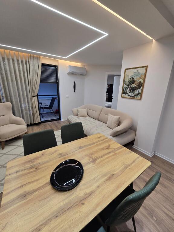 📌 Appartamento 1+1+ studio in affitto – Viale “Zogu I”