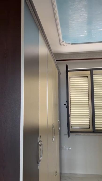 Jepet me qera apartament 2+1 te Rruga e Durresit