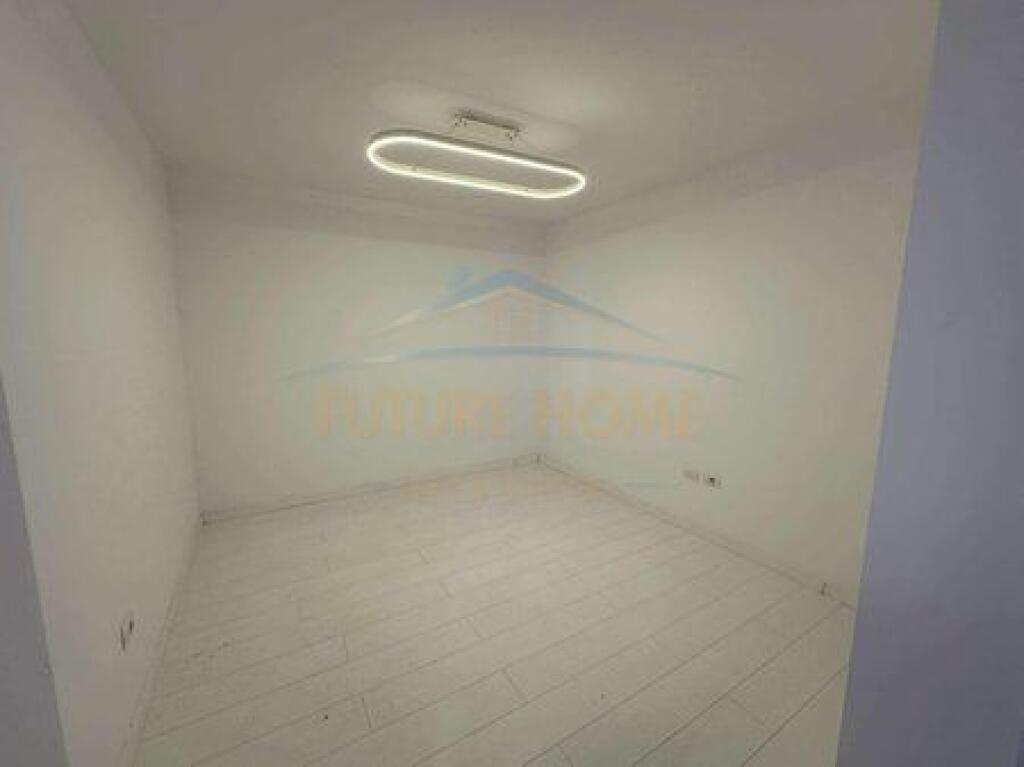 Shitet Apartament 1+1 , Zogu i Zi , Tiranë