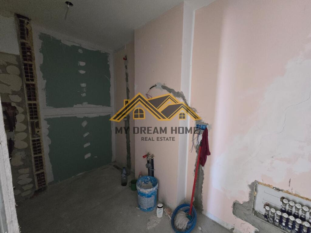 SHITET APARTAMENT 2+1+3 QENDER DURRES!