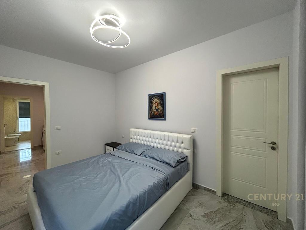 JEPET ME QERA APARTAMENT 3+2 ME POST PARKIMI TEK 21 DHJETORI.