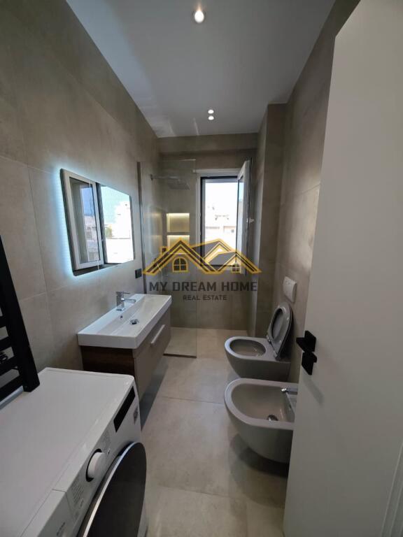 SUPER PAPAFINGO ME PAMJE DETI VIJE E PARE NE PLAZH PER SHITJE !