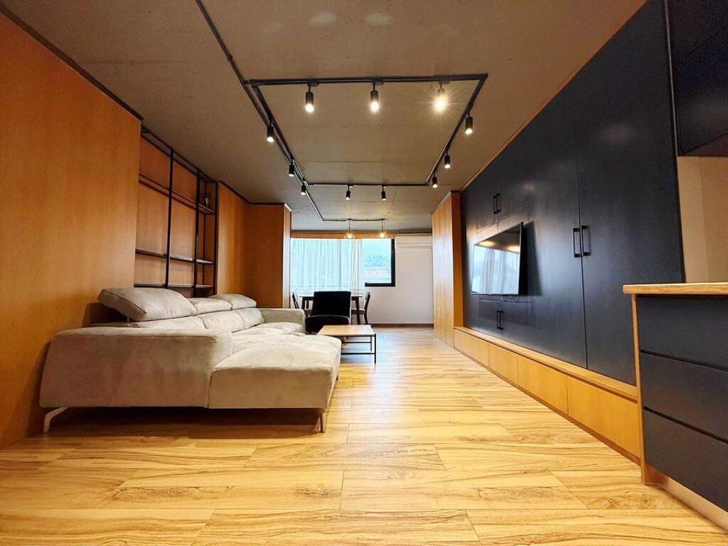 Perballe me Spitalin Amerikan 3,  Shesim apartament duplex