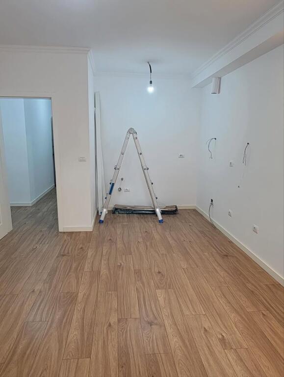 Apartament 2+1 per shitje 📍Te rruga e Bogdaneve, prane kishes Katolike, afer qendres