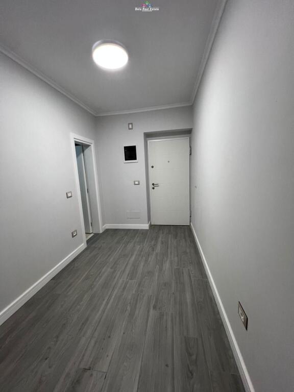 Office for Rent 1+1 Near the Red School (ID BZ2740) Tirana