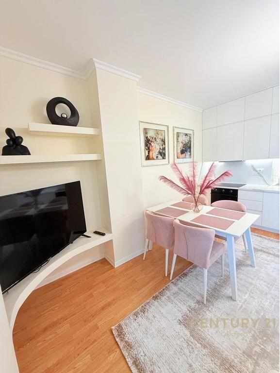 APARTAMENT 2+1 ME QIRA, TEK RRUGA E KOSOVARËVE!