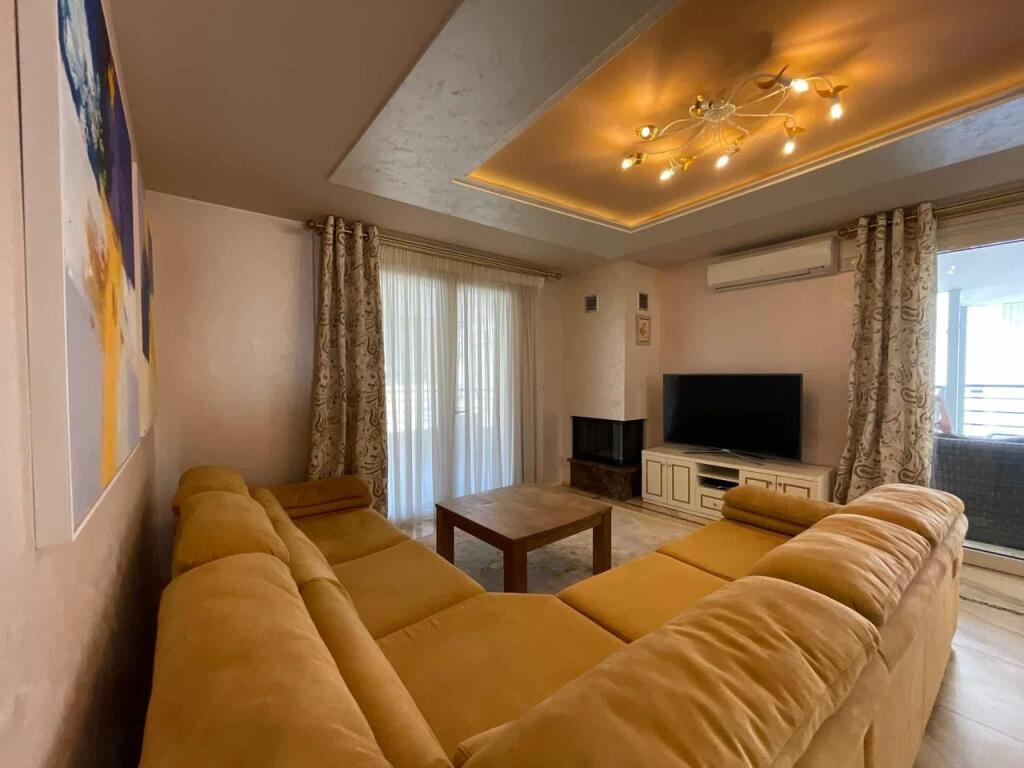 Penthouse in Vendita, Nel Complesso: “Ferrari”