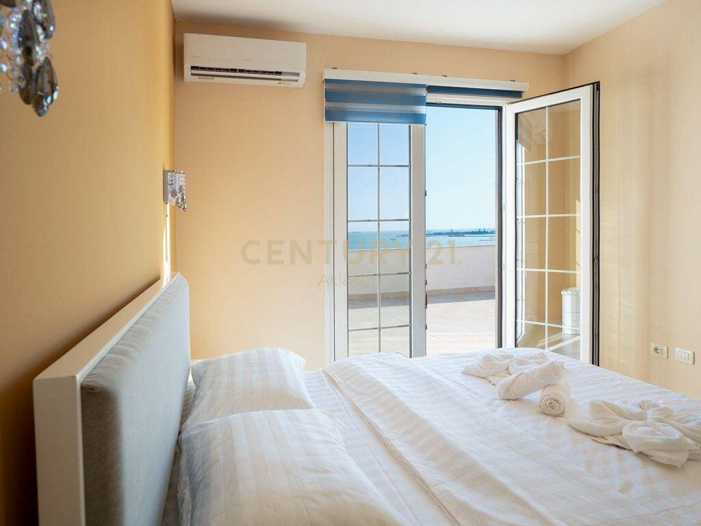 APARTAMENT 3+1+2T ME VERANDË 160 m² – PLAZH, DURRËS