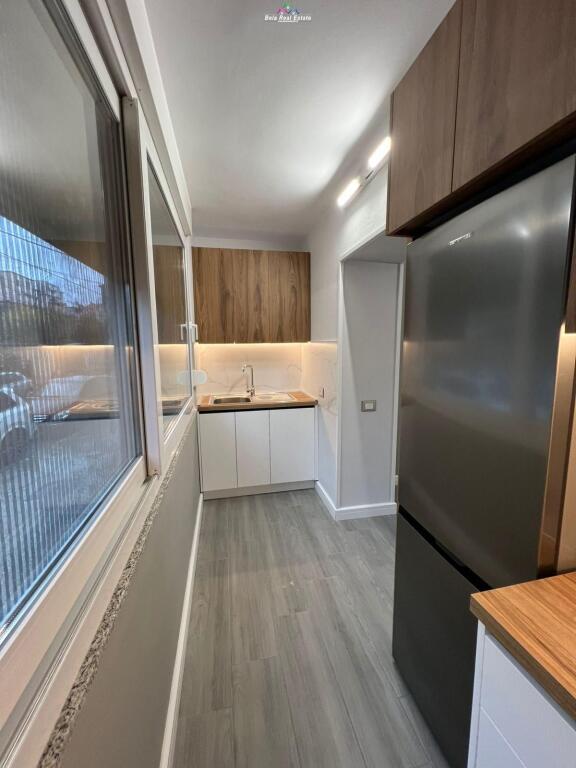 Office for Rent 1+1 Near the Red School (ID BZ2740) Tirana