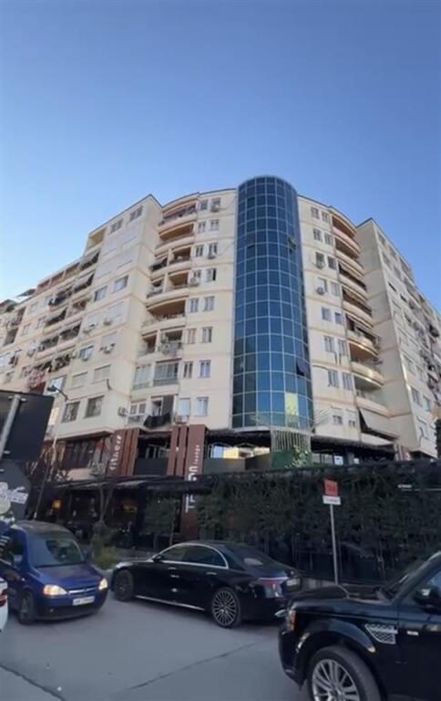 Qera , Ambinet Biznesi , Unaza e re , Tirane