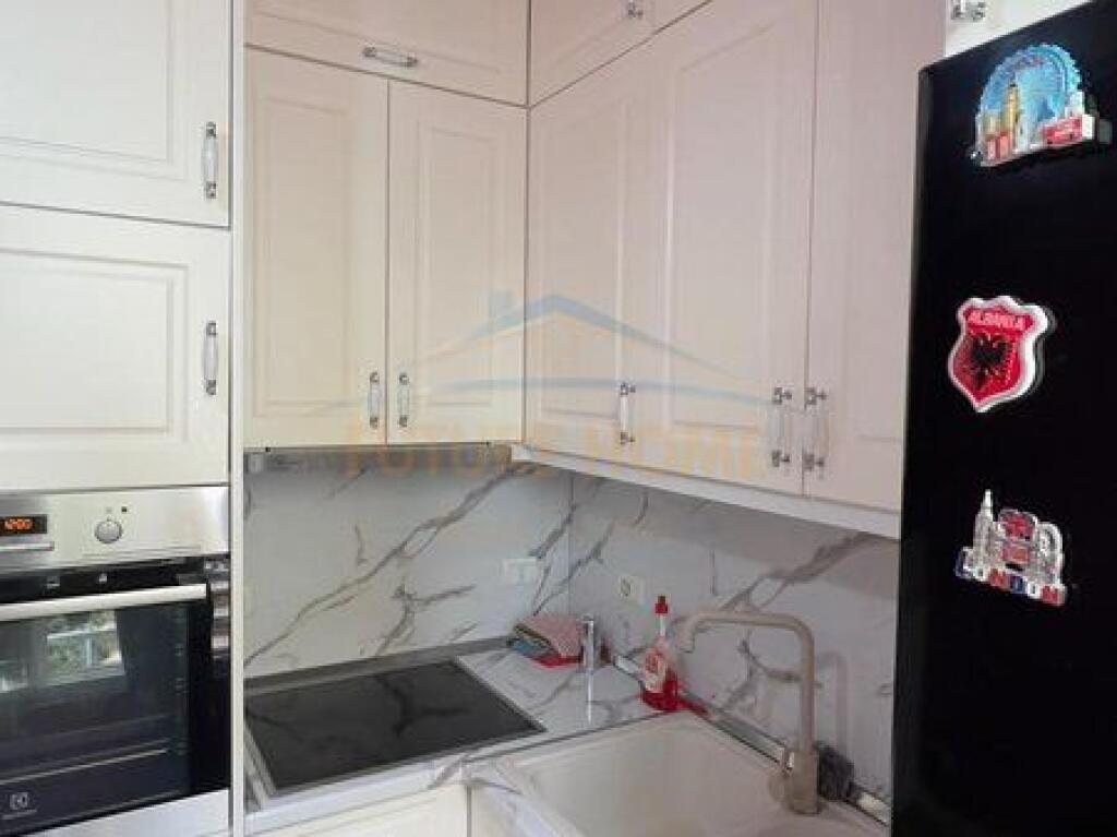 Shitet Apartament 1+1 Prane Eleonores, Kodra e Diellit, Tirane.