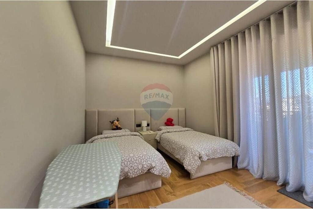 APARTAMENT+PARKIM PER SHITJE RR.KOSOVARVE