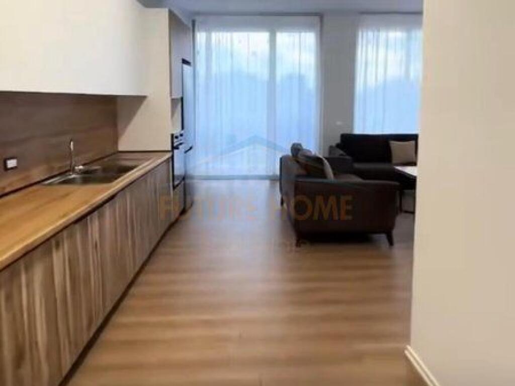 Shitet, Apartament 2+1+2, Rruga e Dibrës, Prane Gjimnazit Partizani,Tiranë