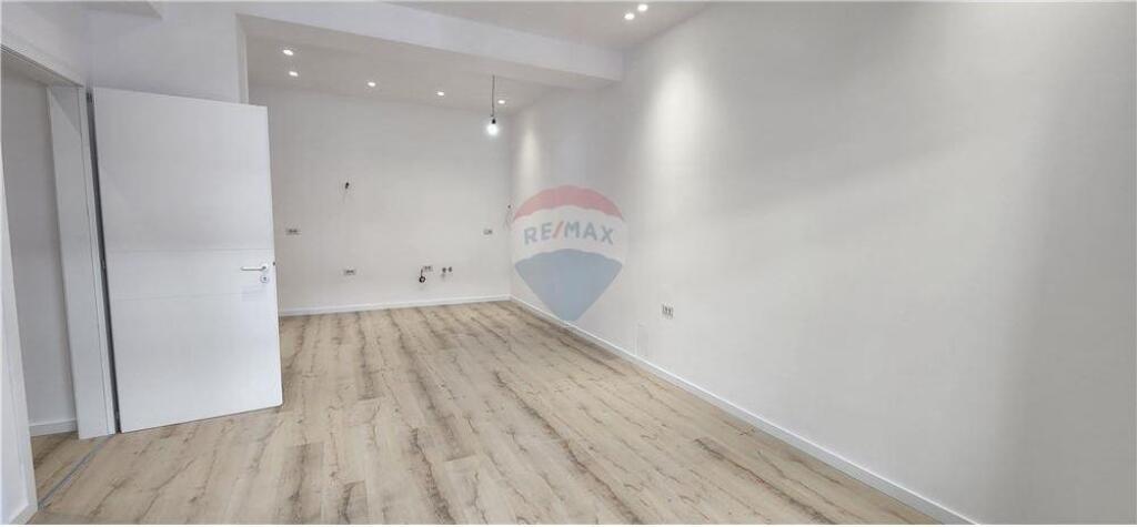 AMBIENT PER QIRA PER ZYRA