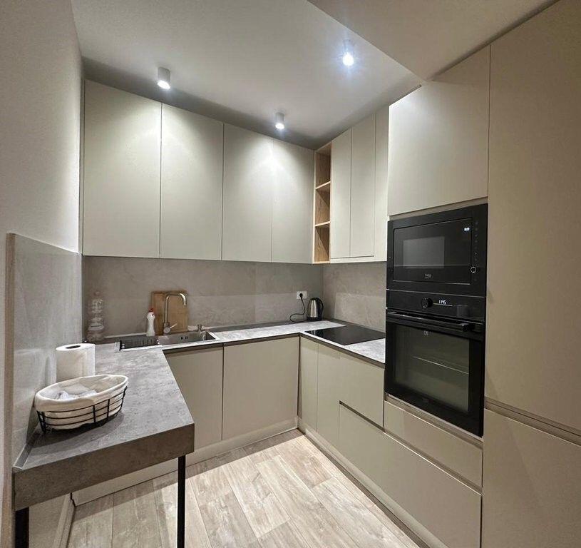 Apartament Modern 2+1 me Qira pranë Kishës Katolike – Rruga e Kavajës