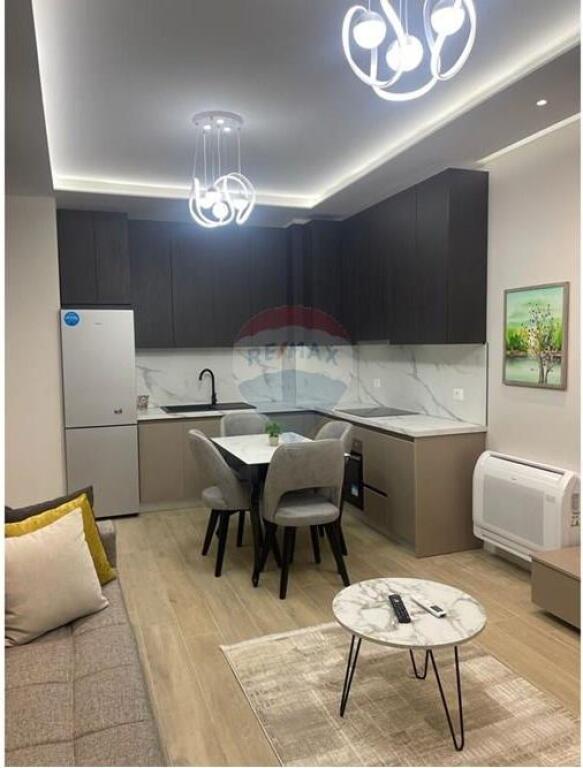 Apartament - Për Qira - Komuna e Parisit