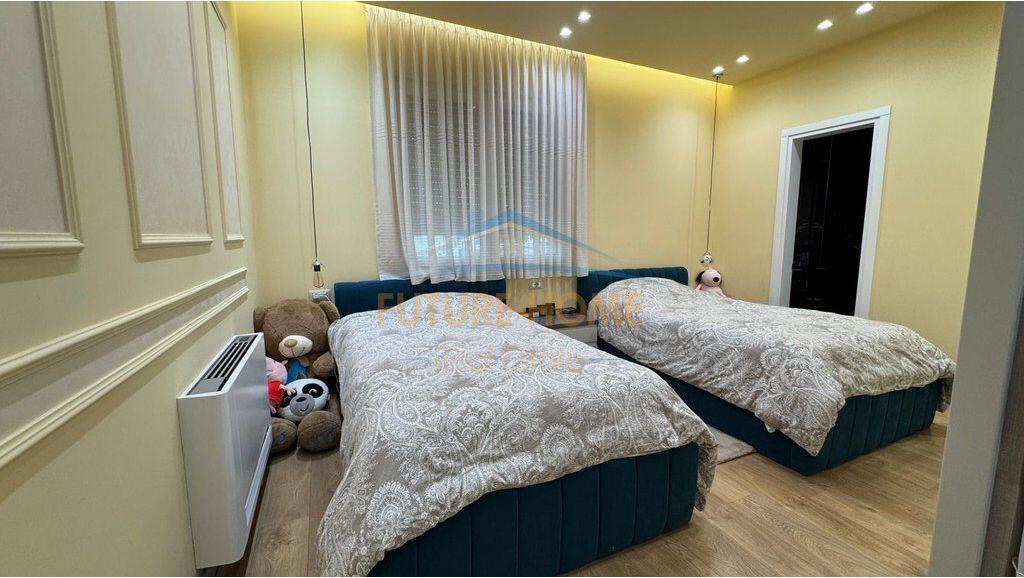 Shitet penthouse 3+1+2+post parkimi Kopshti Zologjik