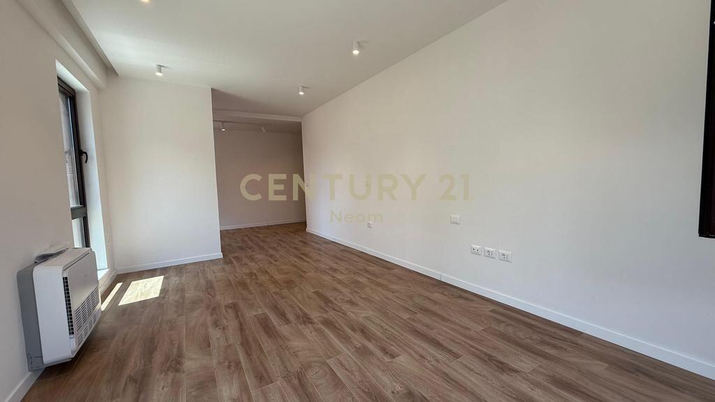 Commercial space in Myslym Shyr, near Arben Broci school. 550 € /Month