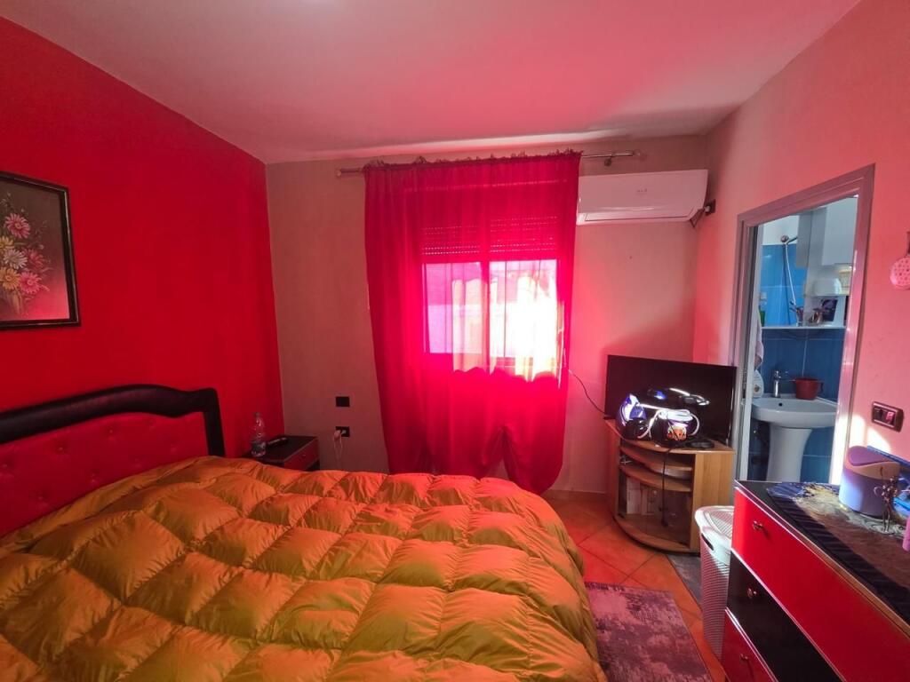 SHITET APARTAMENT 2+1+2 PRANE SPITALIT, DURRES