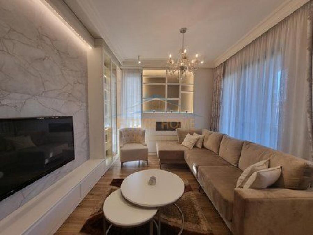 Qera,Apartament 2+1+Post Parkimi , tek Park Gate!