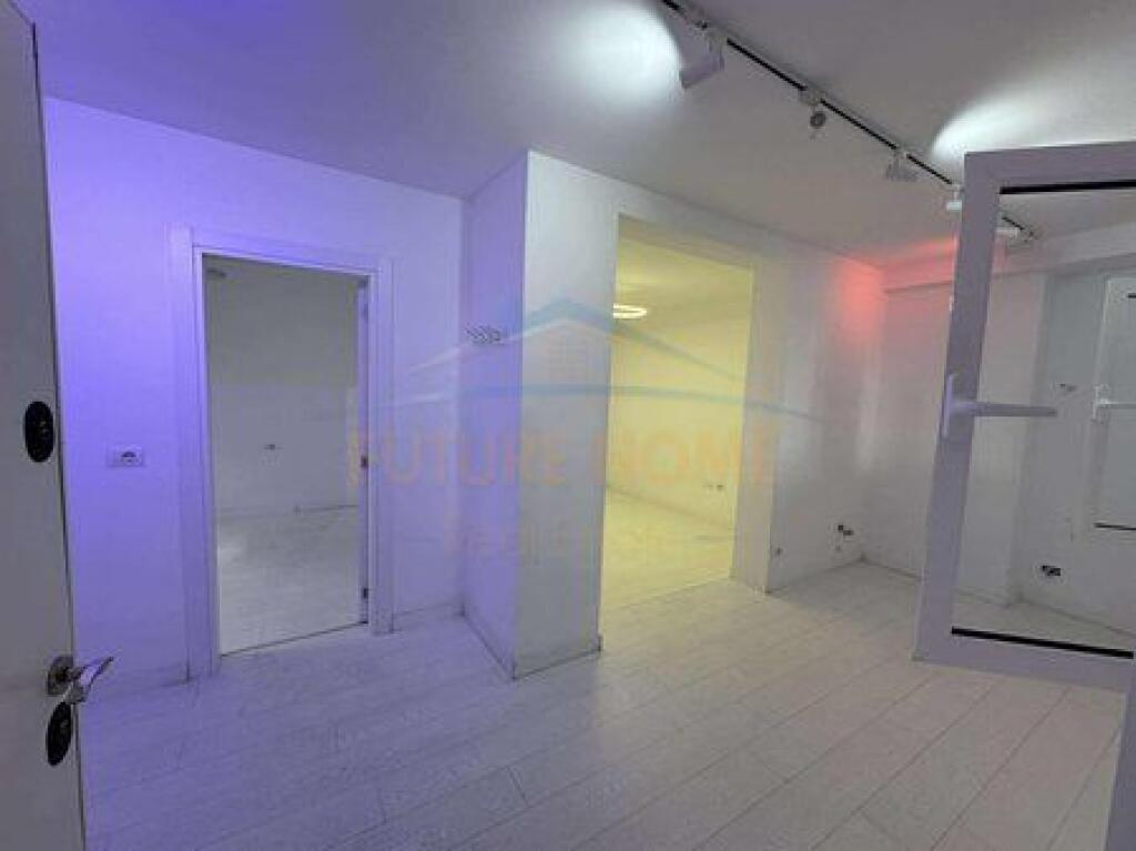 Shitet Apartament 1+1 , Zogu i Zi , Tiranë