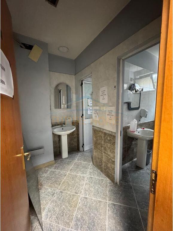 Qera, Ambient Biznesi, Rruga Ferit Xhajko, Tiranë.