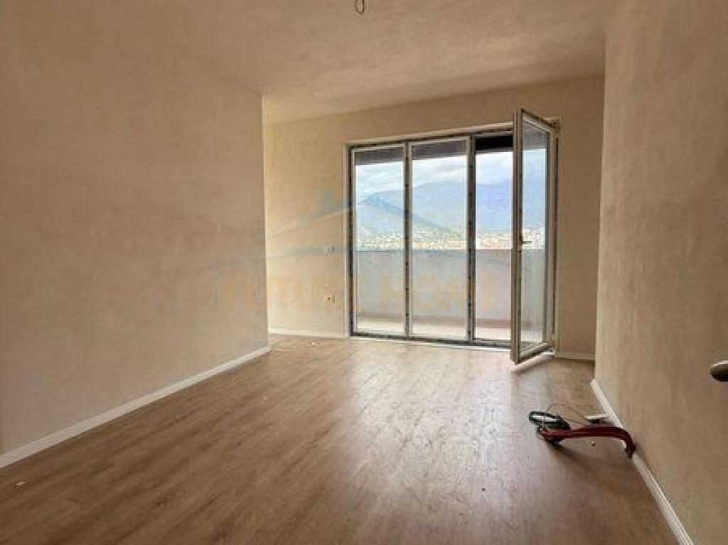 For sale, Apartment 2+1+2, United School