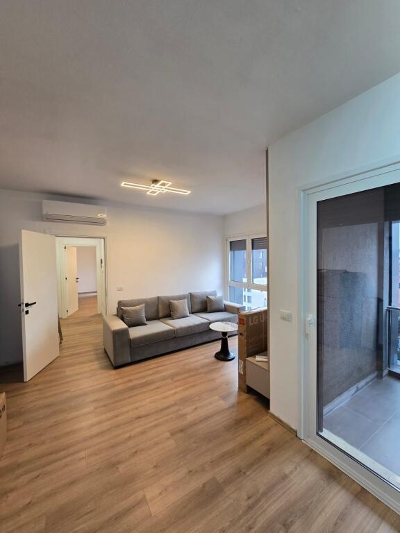 Apartament 1+1 me Qira  Post Parkimi – Pranë Shkollës së Kuqe