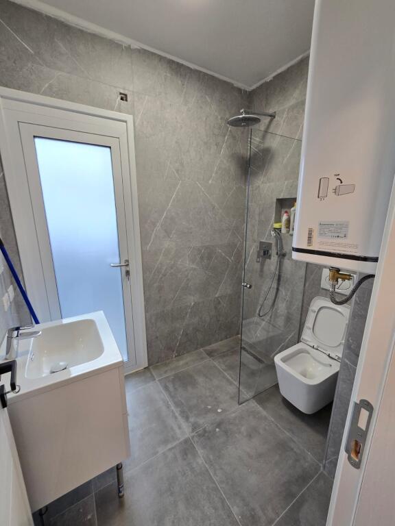 📌Apartament 2+1+2 + 🅿️ me Qira – Pranë Shkollës së Kuqe