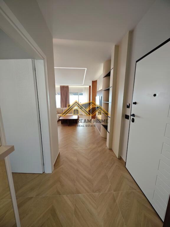 SUPER PAPAFINGO ME PAMJE DETI VIJE E PARE NE PLAZH PER SHITJE !