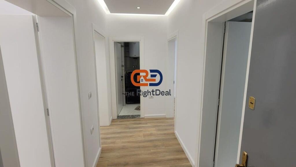 Tek Kafe Flora, Shitet Super Apartament 2+1 Me Lokacion &amp; Orientim Perfekt!!!