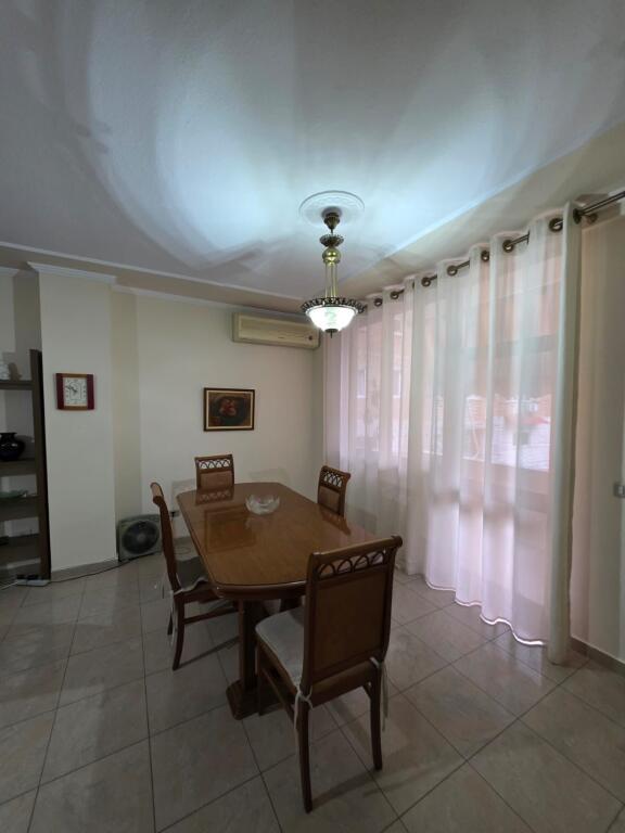 Apartament 3+1, Rruga e Elbasanit!